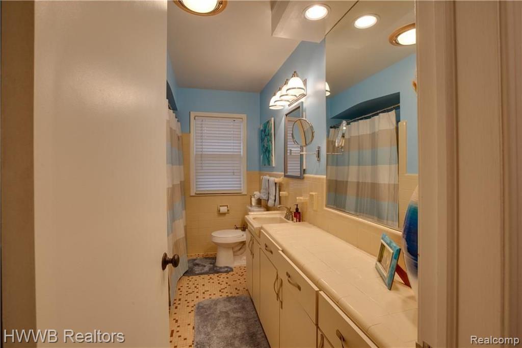 18134 Riverside Drive Beverly Hills, MI 48025 - Photo 19 of 34