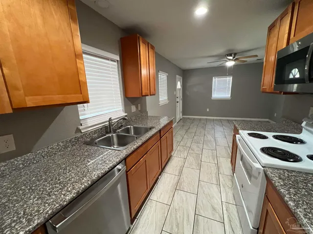 $1,095 | 1200 Paulding Avenue, Unit A, Pensacola, FL 32507