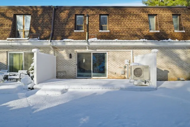 $269,900 | 153 Porter Lake Drive, Unit 153, Springfield, MA 01106