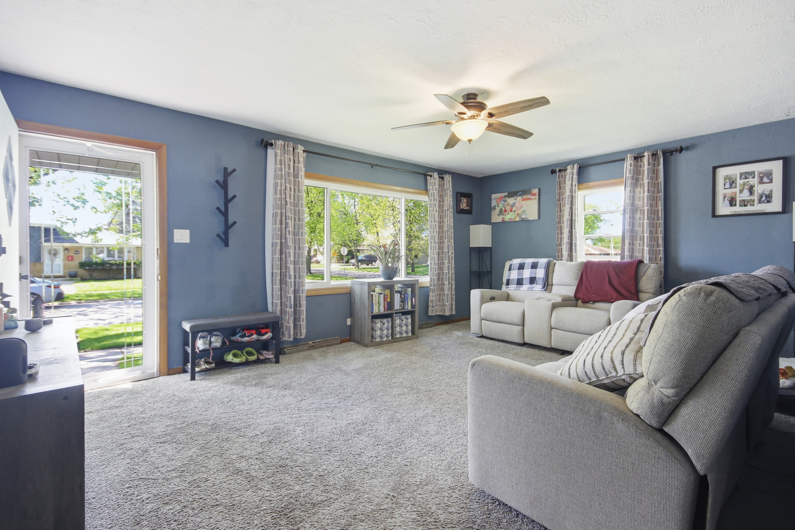 18655 Sherman Street Lansing, IL 60438 - Photo 6 of 21 a living room with furniture and a large window