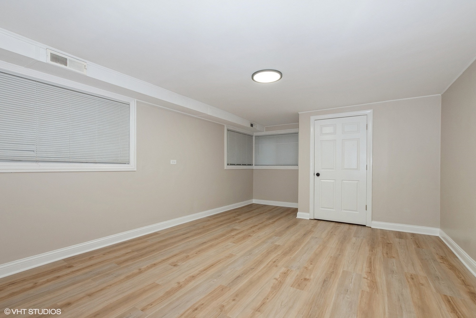 363 Winnebago Street Park Forest, IL 60466 - Photo 11 of 14 a view of an empty room with wooden floor and a window