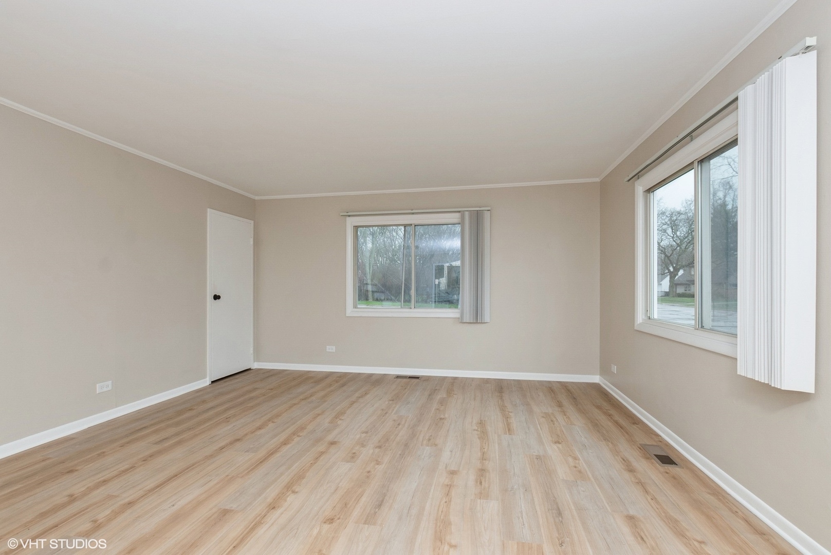 363 Winnebago Street Park Forest, IL 60466 - Photo 3 of 14 a view of an empty room with wooden floor and a window