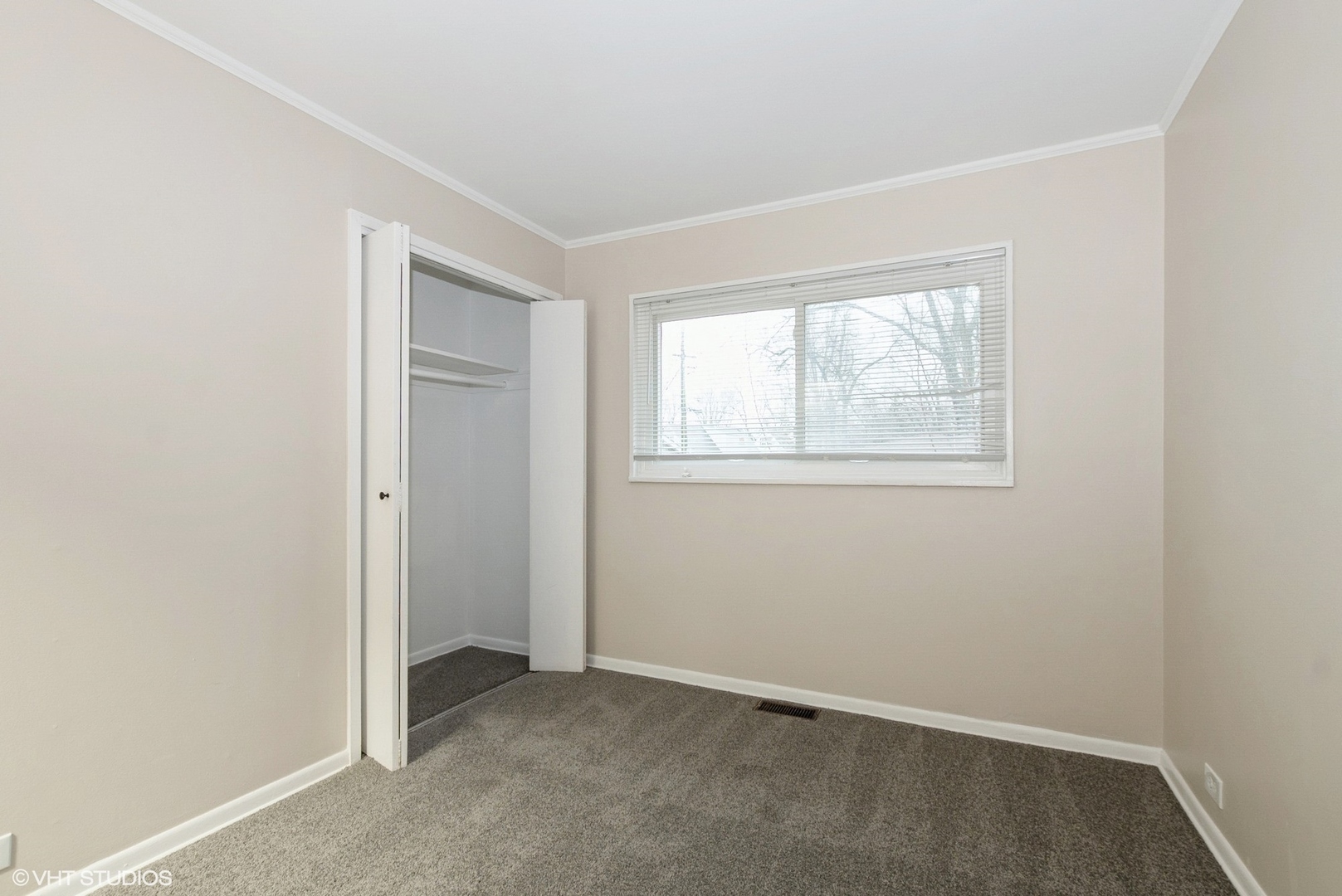 363 Winnebago Street Park Forest, IL 60466 - Photo 8 of 14 an empty room with windows