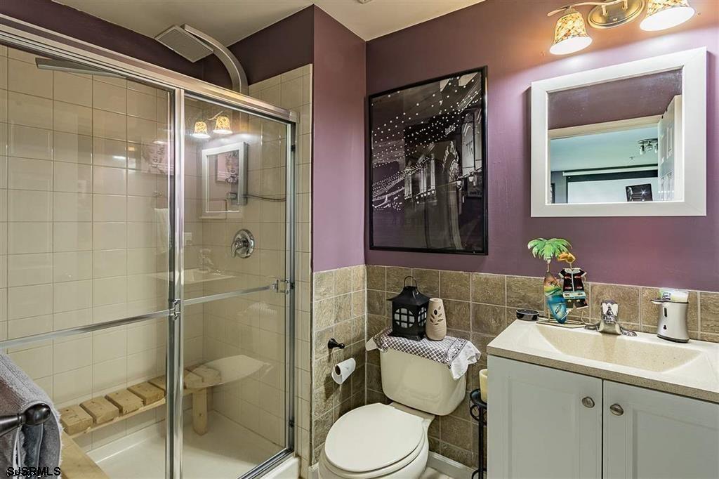 248 Mallard Lane, Unit 248 Egg Harbor Township, NJ 08234 - Photo 5 of 19 a bathroom with a toilet sink vanity and shower