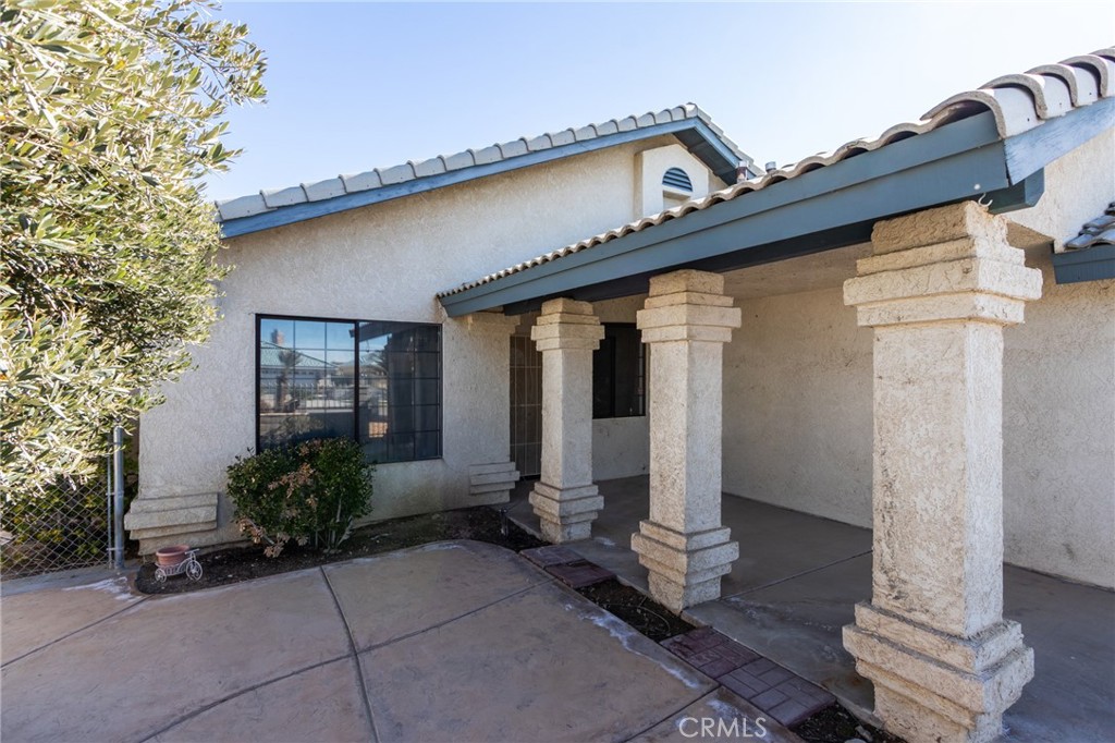 26489 Bluewater Road Helendale, CA 92342 - Photo 6 of 62 a front view of a house