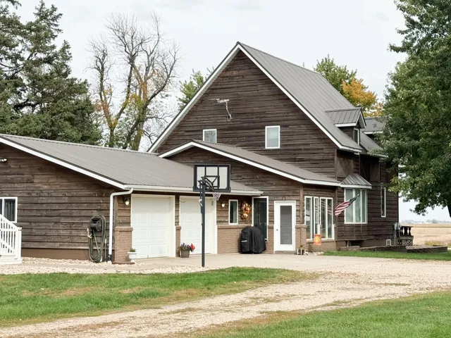 $314,500 | 105 1st Avenue, Wilmont, MN 56185