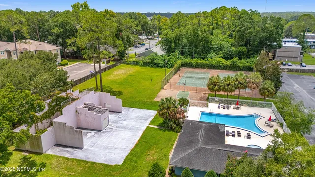 a view of an outdoor space