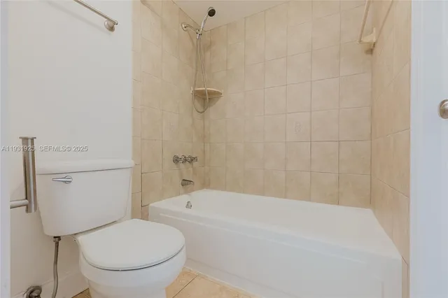 $1,875 | 1421 South Ocean Boulevard, Unit 211, Pompano Beach, FL 33062