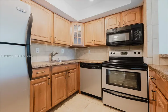 $1,875 | 1421 South Ocean Boulevard, Unit 211, Pompano Beach, FL 33062