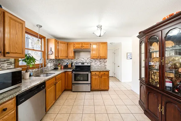 $599,999 | 7 Overlook Avenue, Haverhill, MA 01832