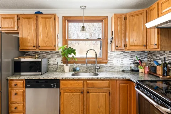 $599,999 | 7 Overlook Avenue, Haverhill, MA 01832