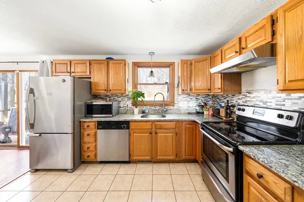 $599,999 | 7 Overlook Avenue, Haverhill, MA 01832