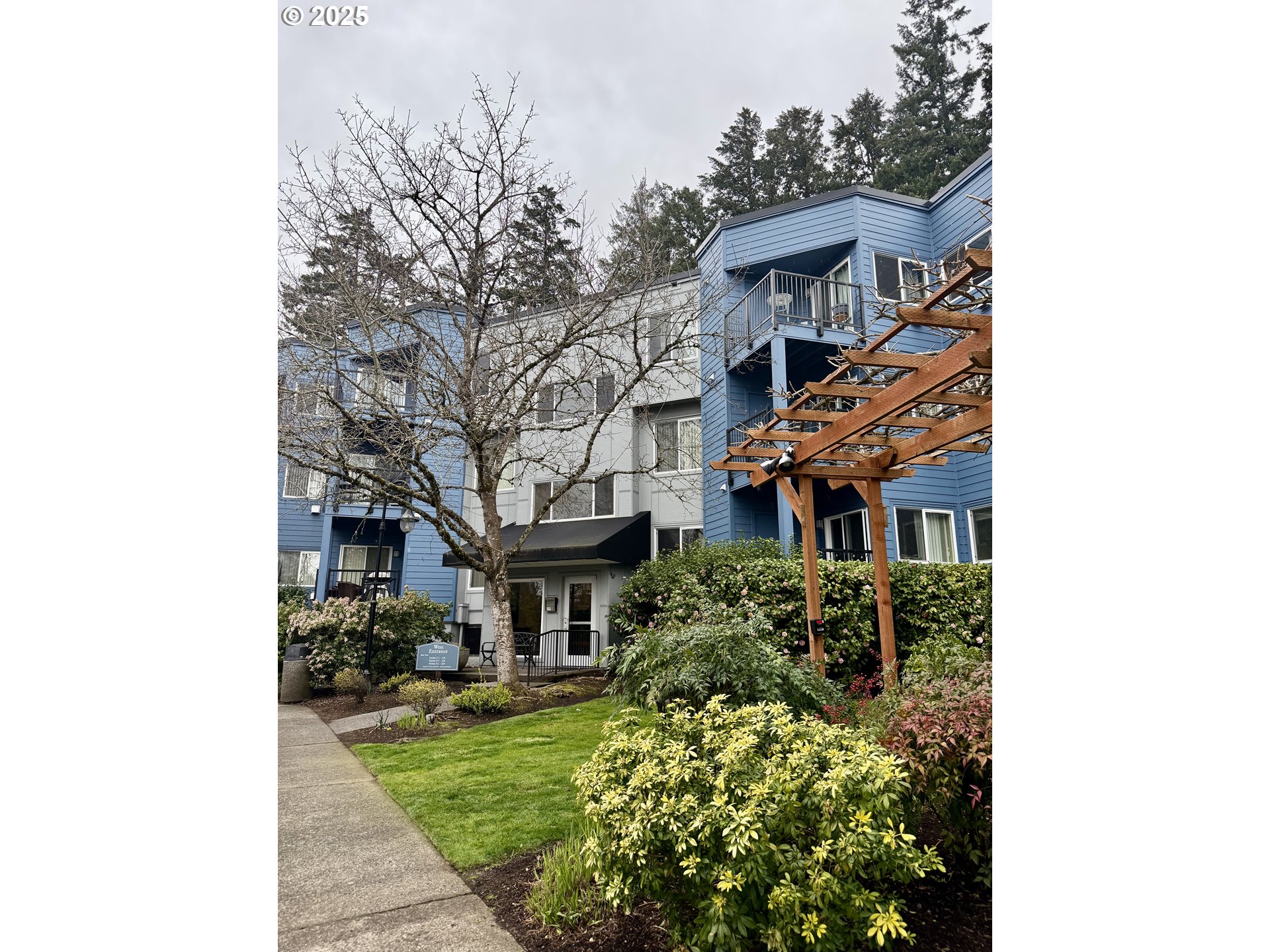 8720 Southwest Tualatin Road, Unit 315 Tualatin, OR 97062 - Photo 1 of 41 a front view of a house with garden