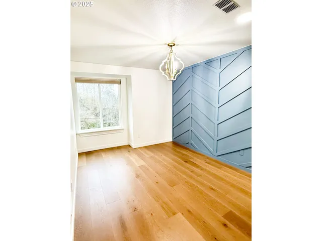 a very nice looking room with a ceiling fan