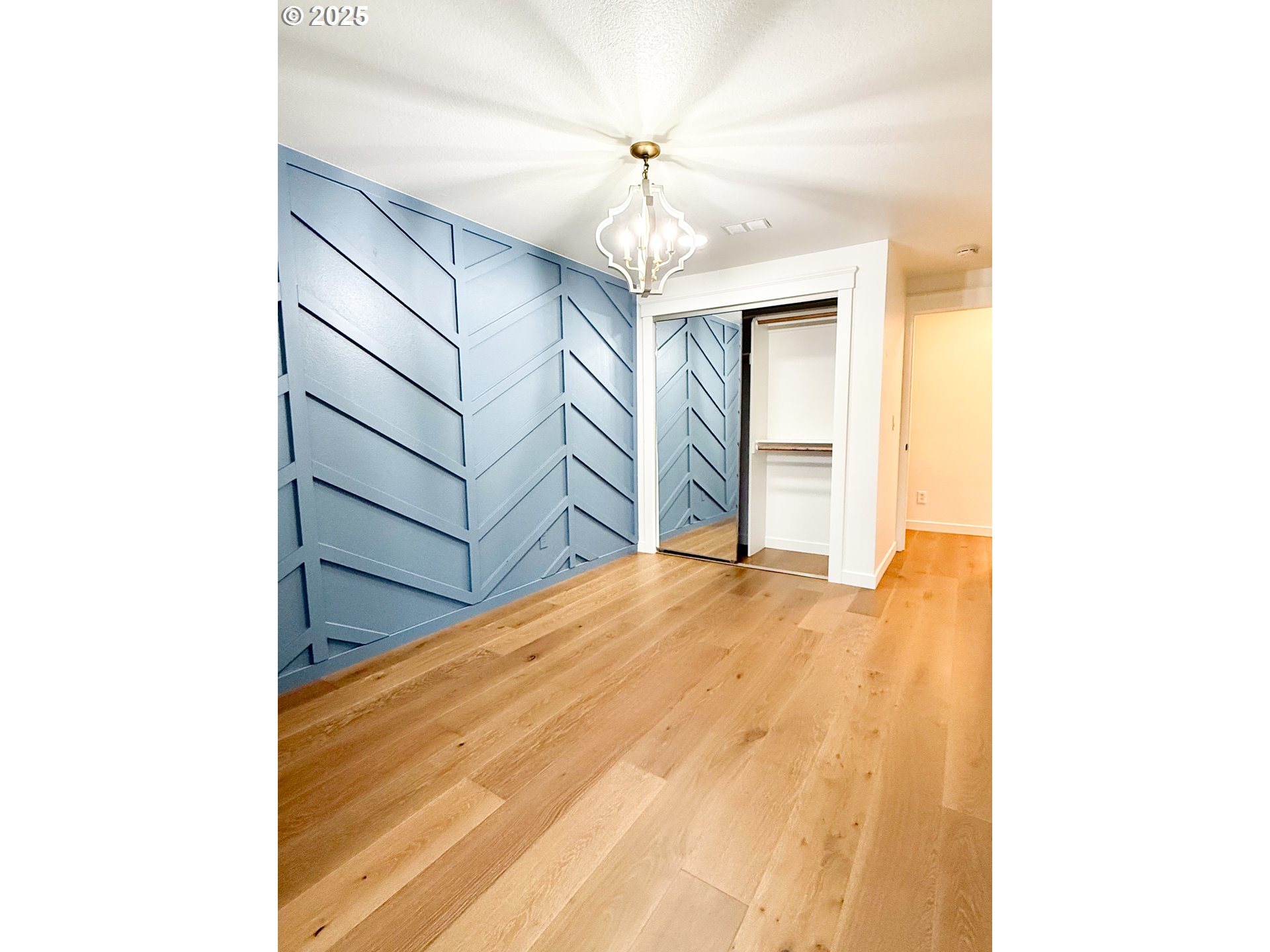 8720 Southwest Tualatin Road, Unit 315 Tualatin, OR 97062 - Photo 12 of 41 a very nice looking room with a ceiling fan