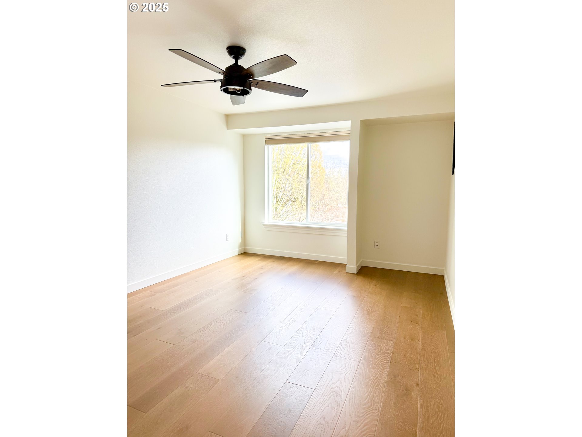 8720 Southwest Tualatin Road, Unit 315 Tualatin, OR 97062 - Photo 13 of 41 a view of an empty room with a window