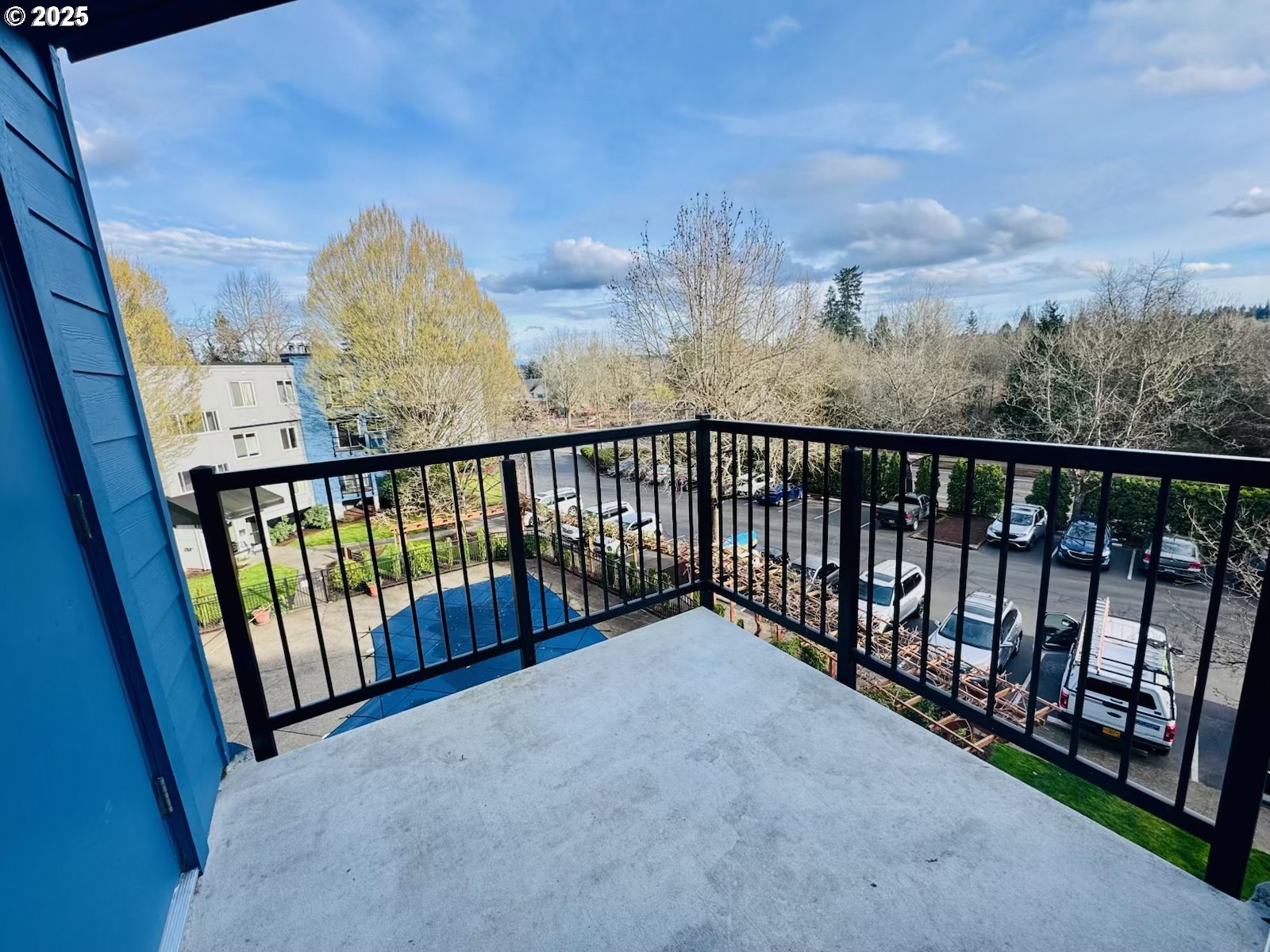 8720 Southwest Tualatin Road, Unit 315 Tualatin, OR 97062 - Photo 20 of 41 a view of balcony with furniture