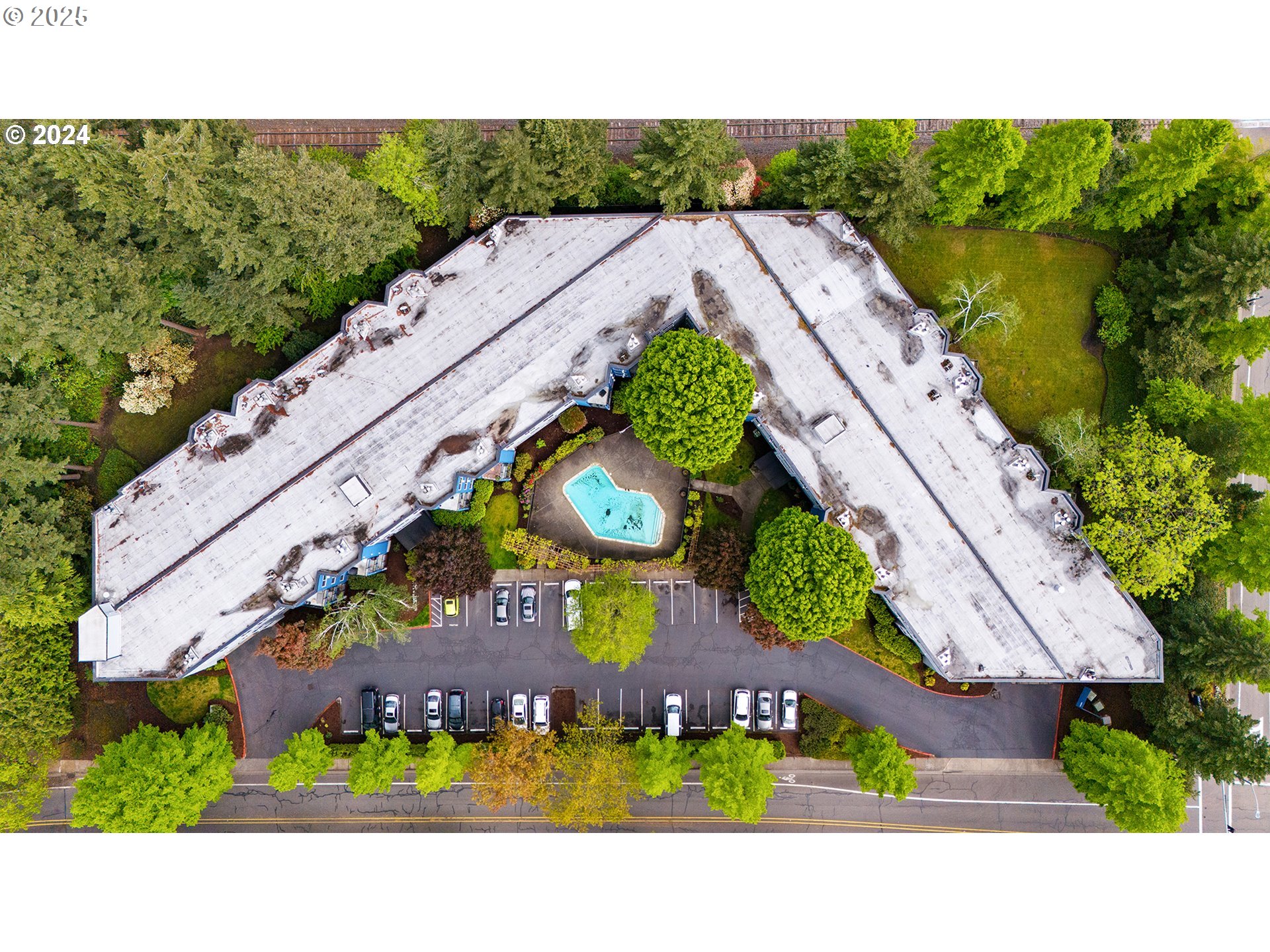 8720 Southwest Tualatin Road, Unit 315 Tualatin, OR 97062 - Photo 30 of 41 a black and white photo of a house