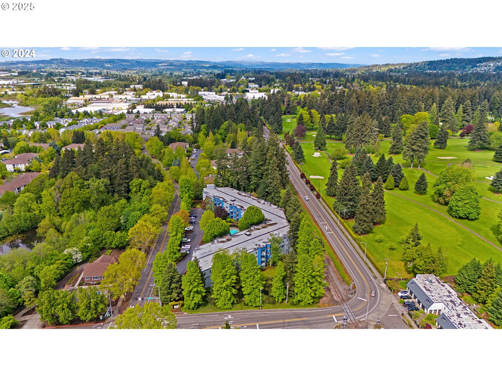 8720 Southwest Tualatin Road, Unit 315 Tualatin, OR 97062 - Photo 32 of 41 a view of an outdoor space with a lake view