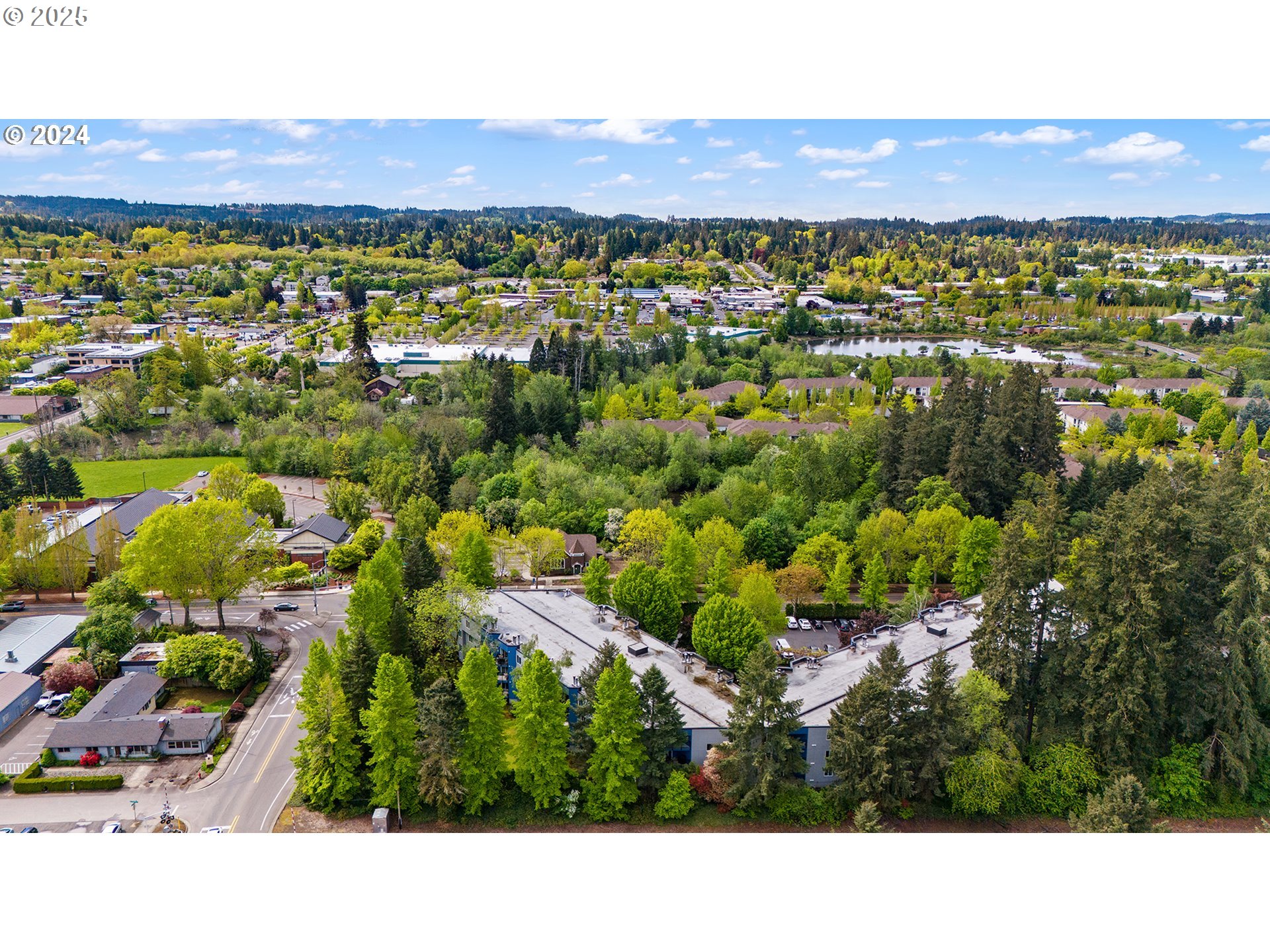 8720 Southwest Tualatin Road, Unit 315 Tualatin, OR 97062 - Photo 33 of 41 a view of city and mountain