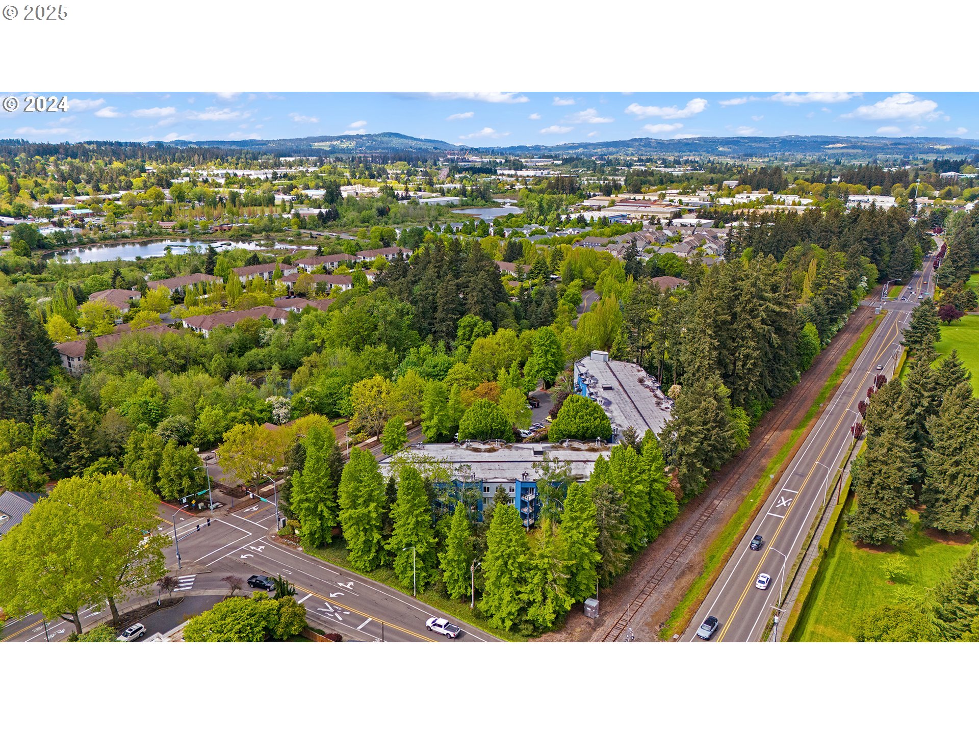 8720 Southwest Tualatin Road, Unit 315 Tualatin, OR 97062 - Photo 34 of 41 a view of a city with an ocean