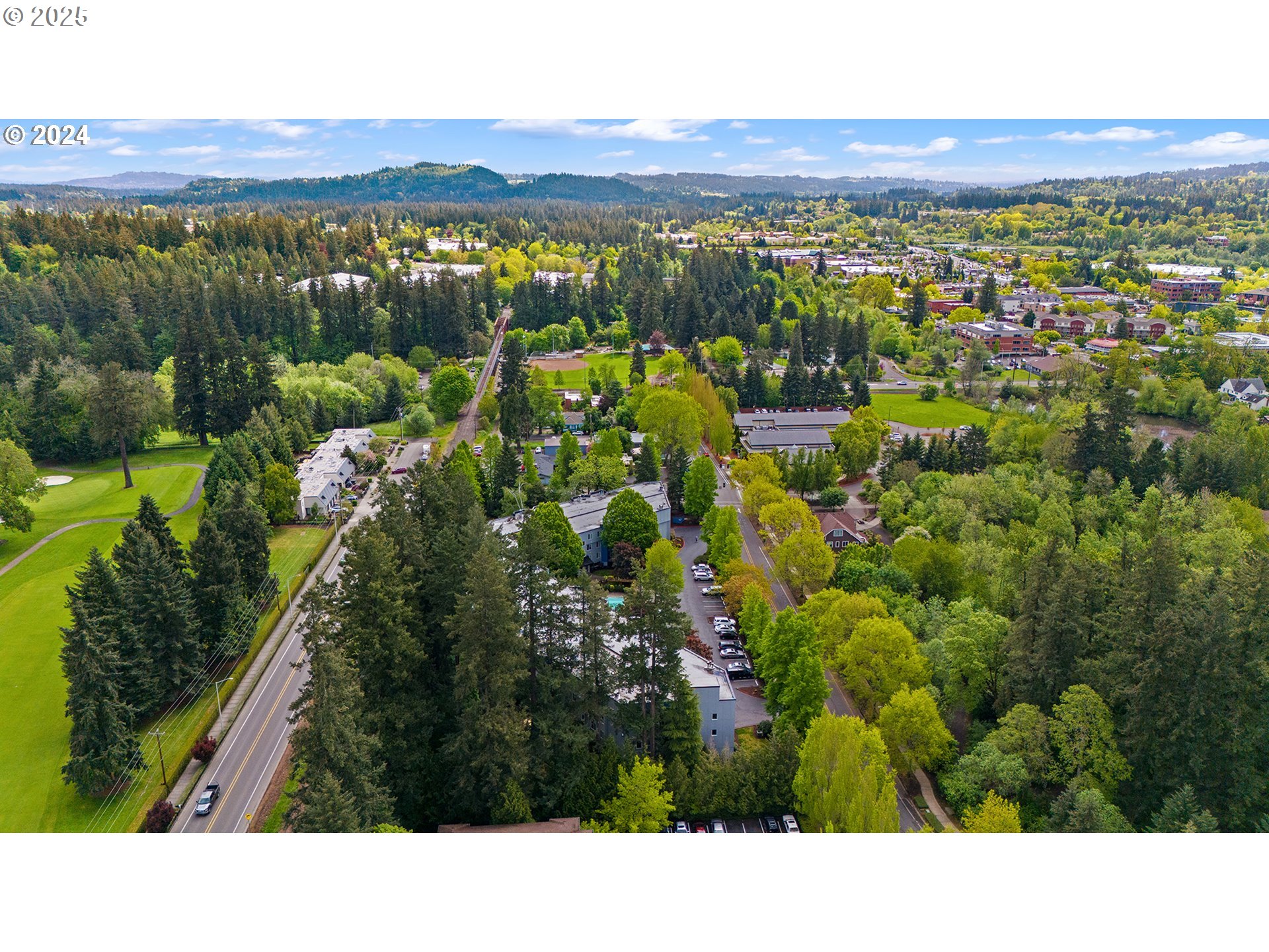 8720 Southwest Tualatin Road, Unit 315 Tualatin, OR 97062 - Photo 36 of 41 a view of city and mountain