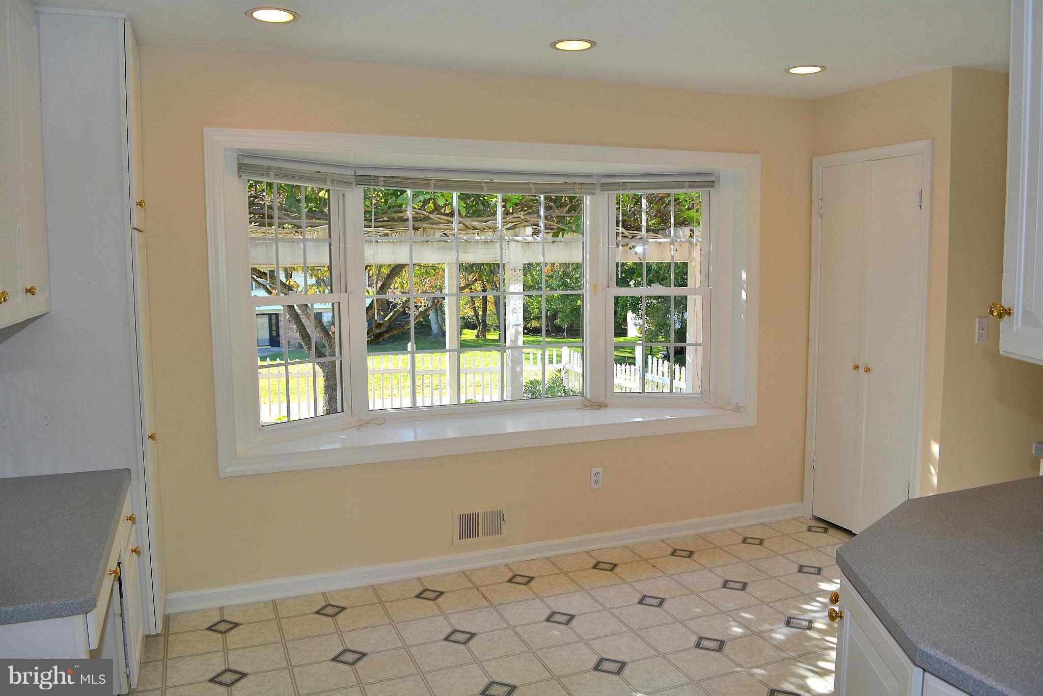 7713 Miller Fall Road Rockville, MD 20855 - Photo 3 of 30 Breakfast Area