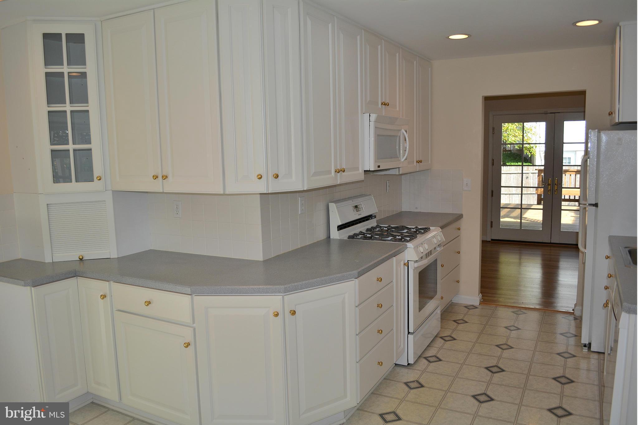 7713 Miller Fall Road Rockville, MD 20855 - Photo 4 of 30 Kitchen