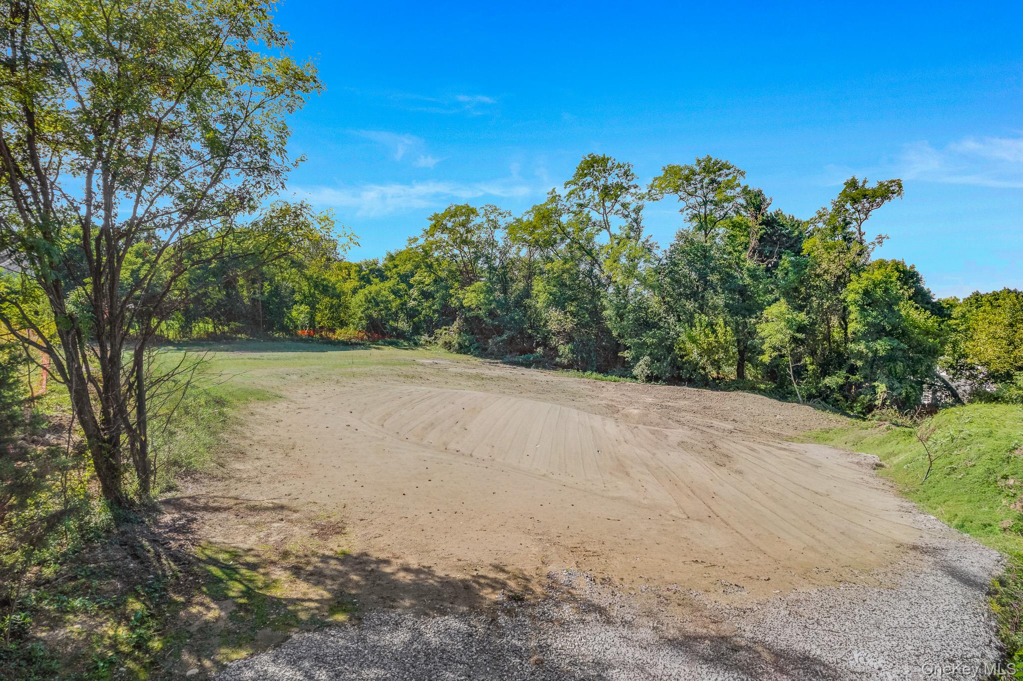 216 Overlook Road Poughkeepsie, NY 12603 - Photo 2 of 9 Gallery Image 2