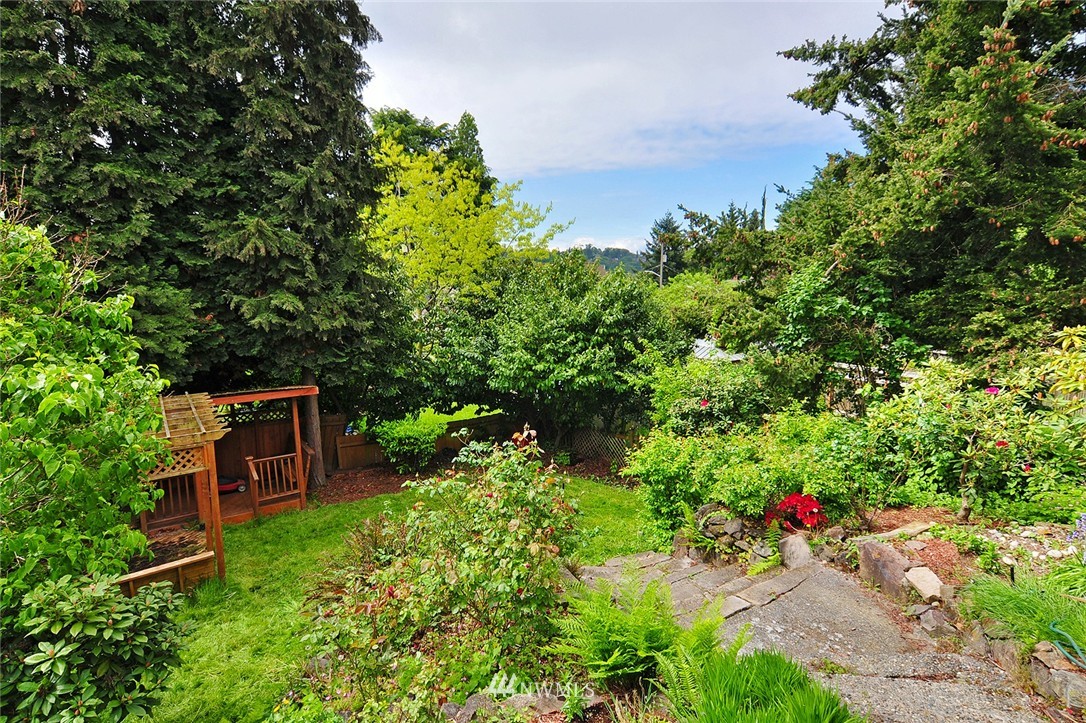 209 North 41st Street Seattle, WA 98103 - Photo 8 of 9 Gallery Image 8
