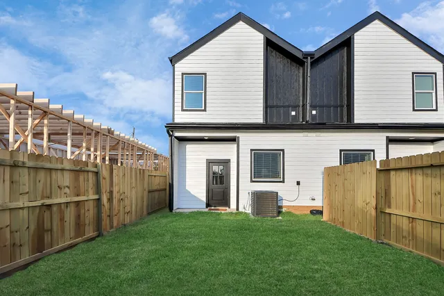 a view of a back yard of the house