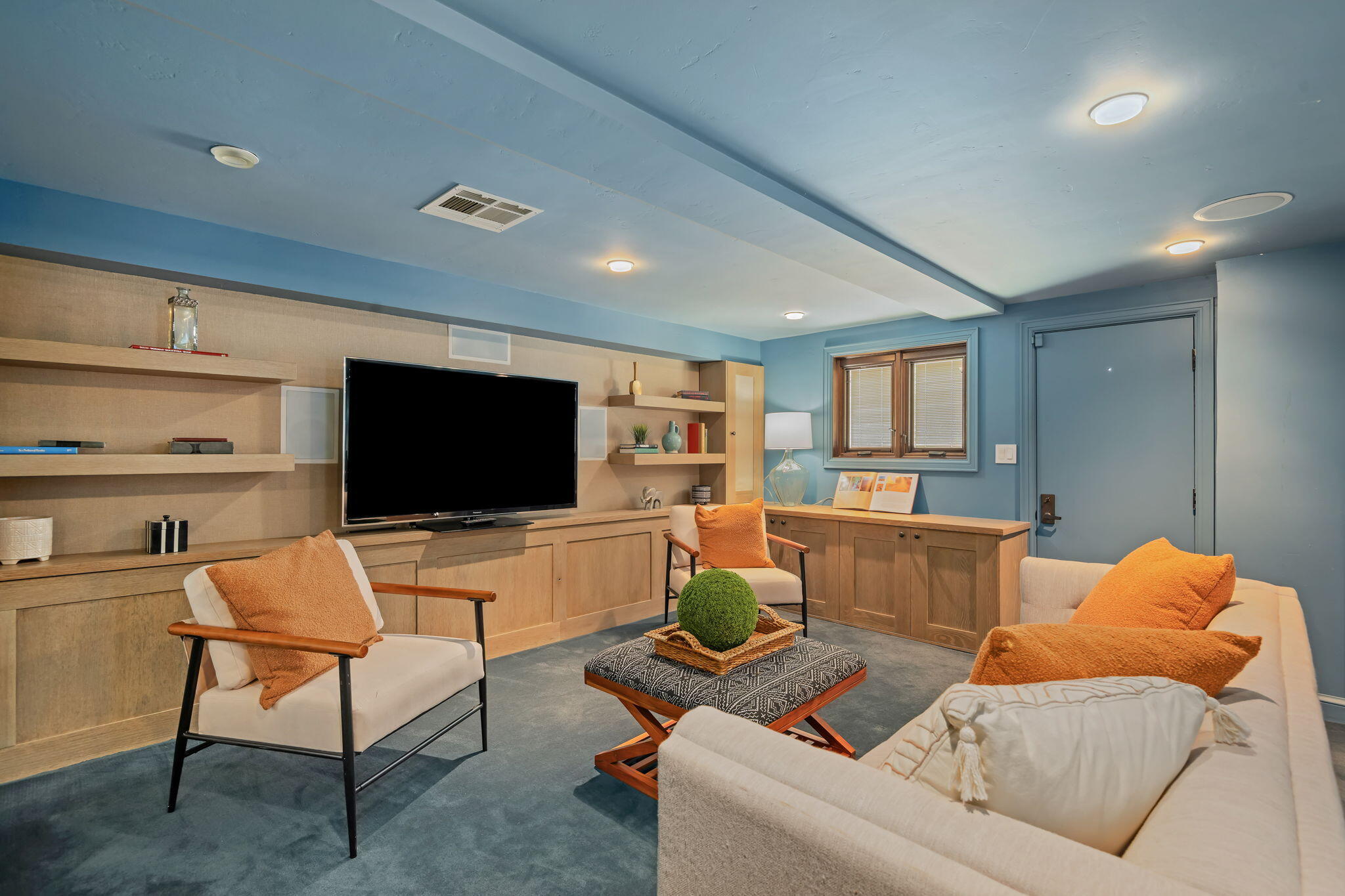 1021 Las Alturas Road Santa Barbara, CA 93103 - Photo 36 of 48 40-Media Room