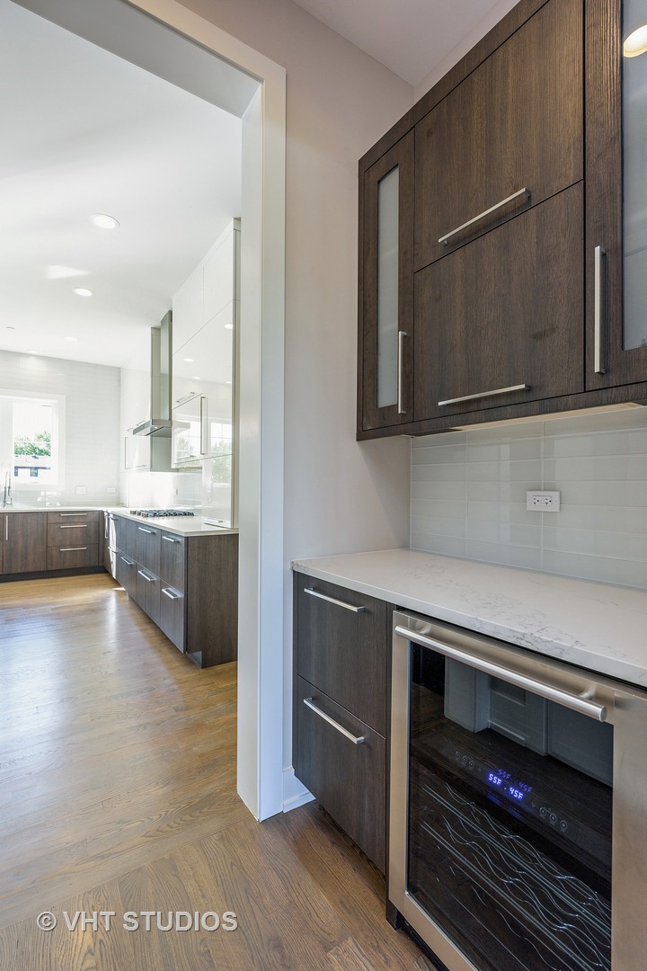 2709 Walters Avenue Northbrook, IL 60062 - Photo 8 of 33 a kitchen with a stove and a microwave