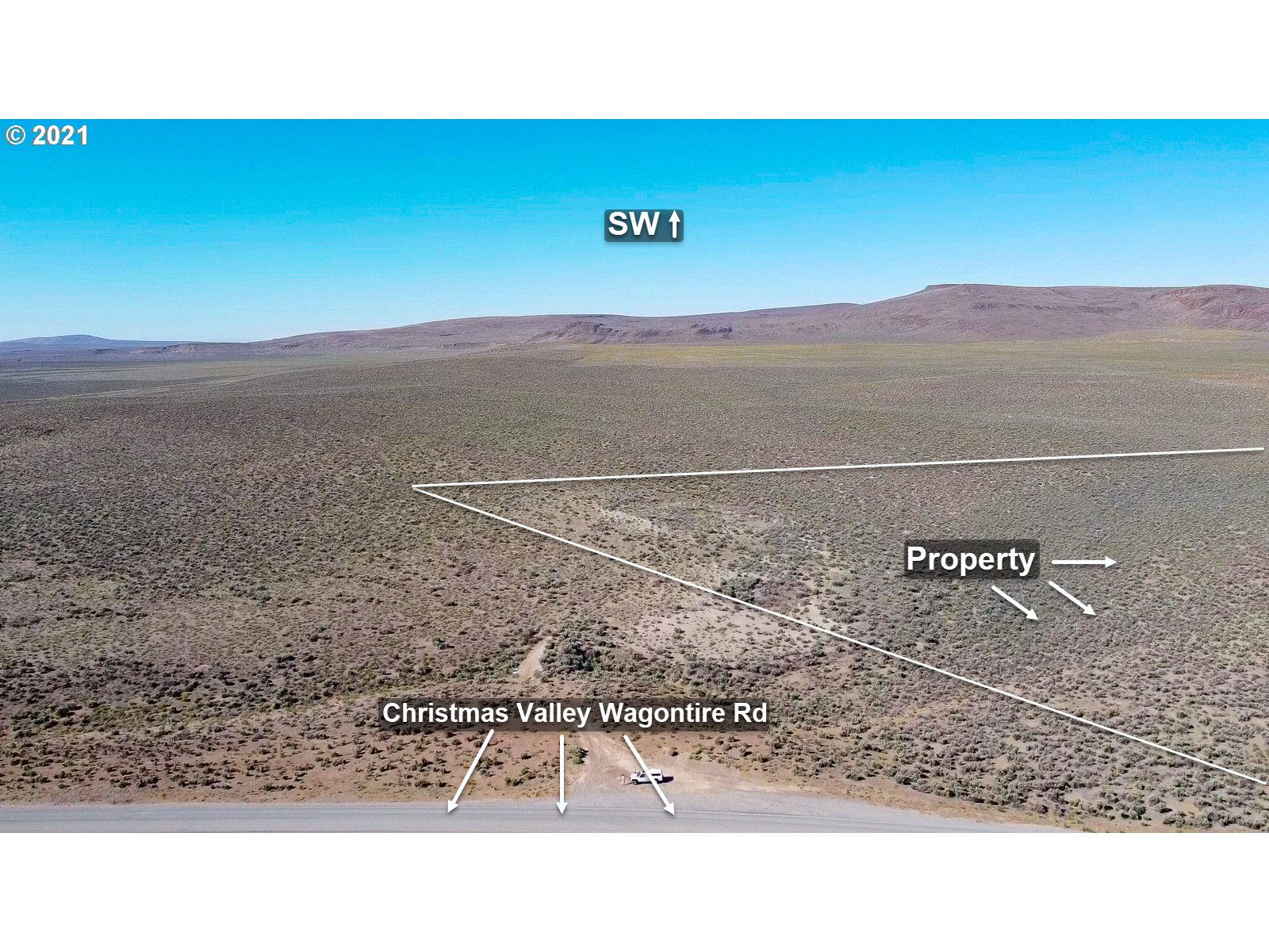 1 Cv-wagontire Road Riley, OR 97758 - Photo 16 of 20 a black and white photo of a room