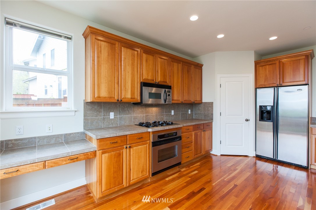 706 South 47th Street Renton, WA 98055 - Photo 8 of 25 Gallery Image 8