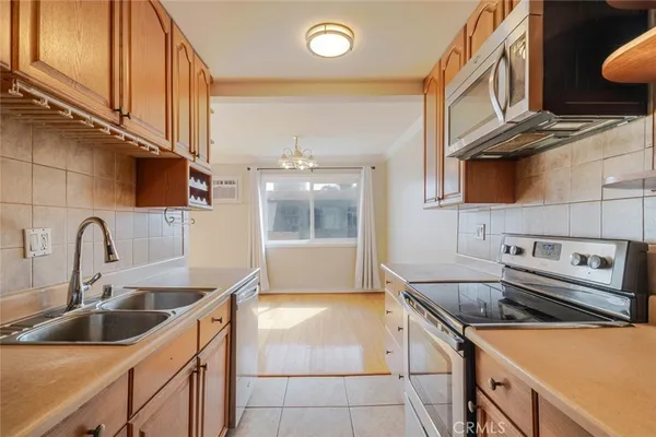 $3,500 | 1344 North Martel Avenue, Unit 303, Hollywood, CA 90046