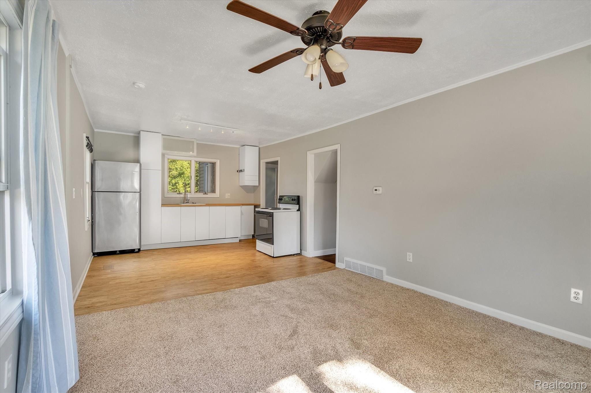 537 Armstrong Road Lansing, MI 48911 - Photo 8 of 27 09-537-Armstrong-Rd-WindowStill-Real-Estate-Photography-7.jpg