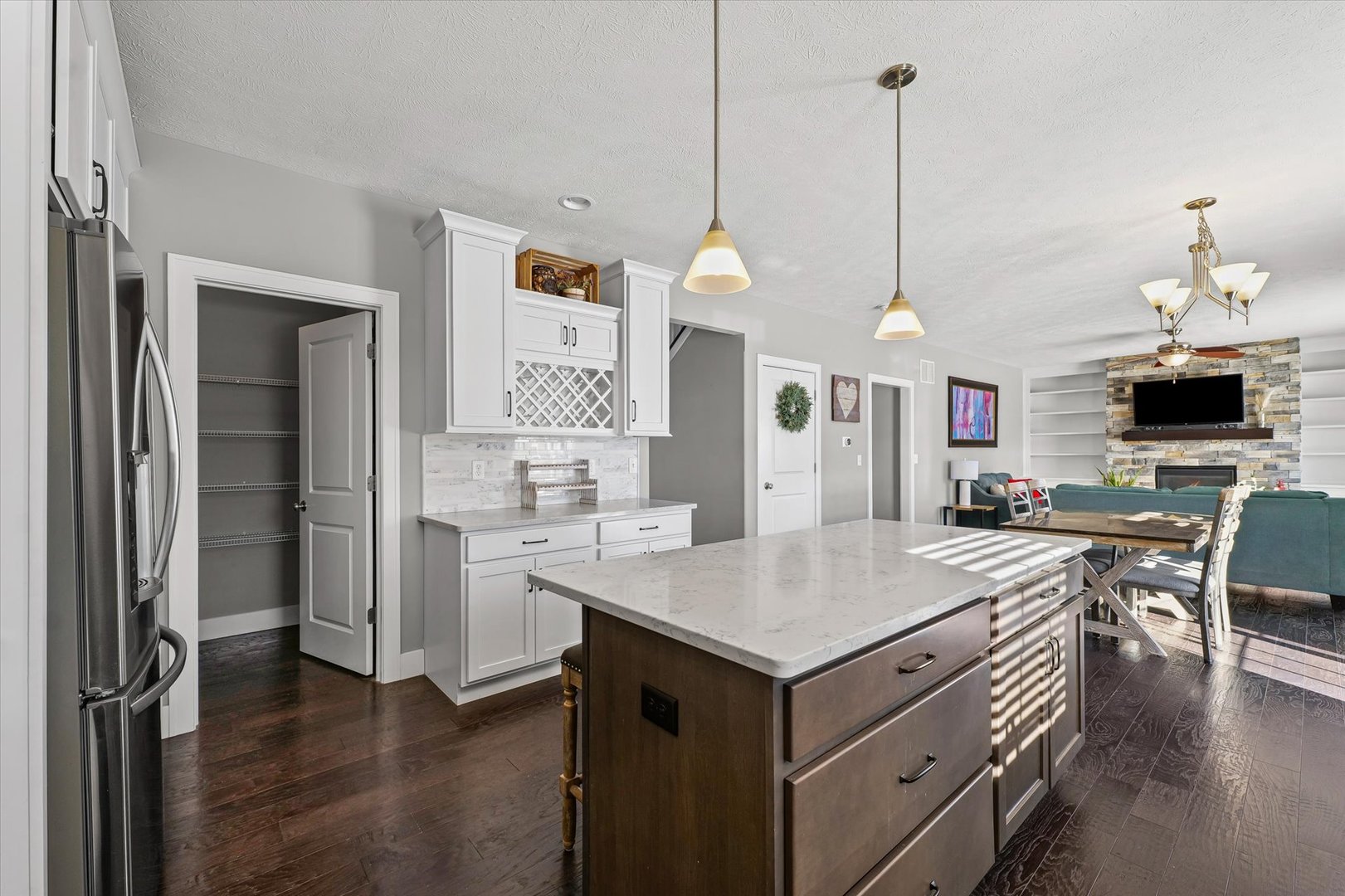 701 East Country Ridge Drive Mahomet, IL 61853 - Photo 8 of 38