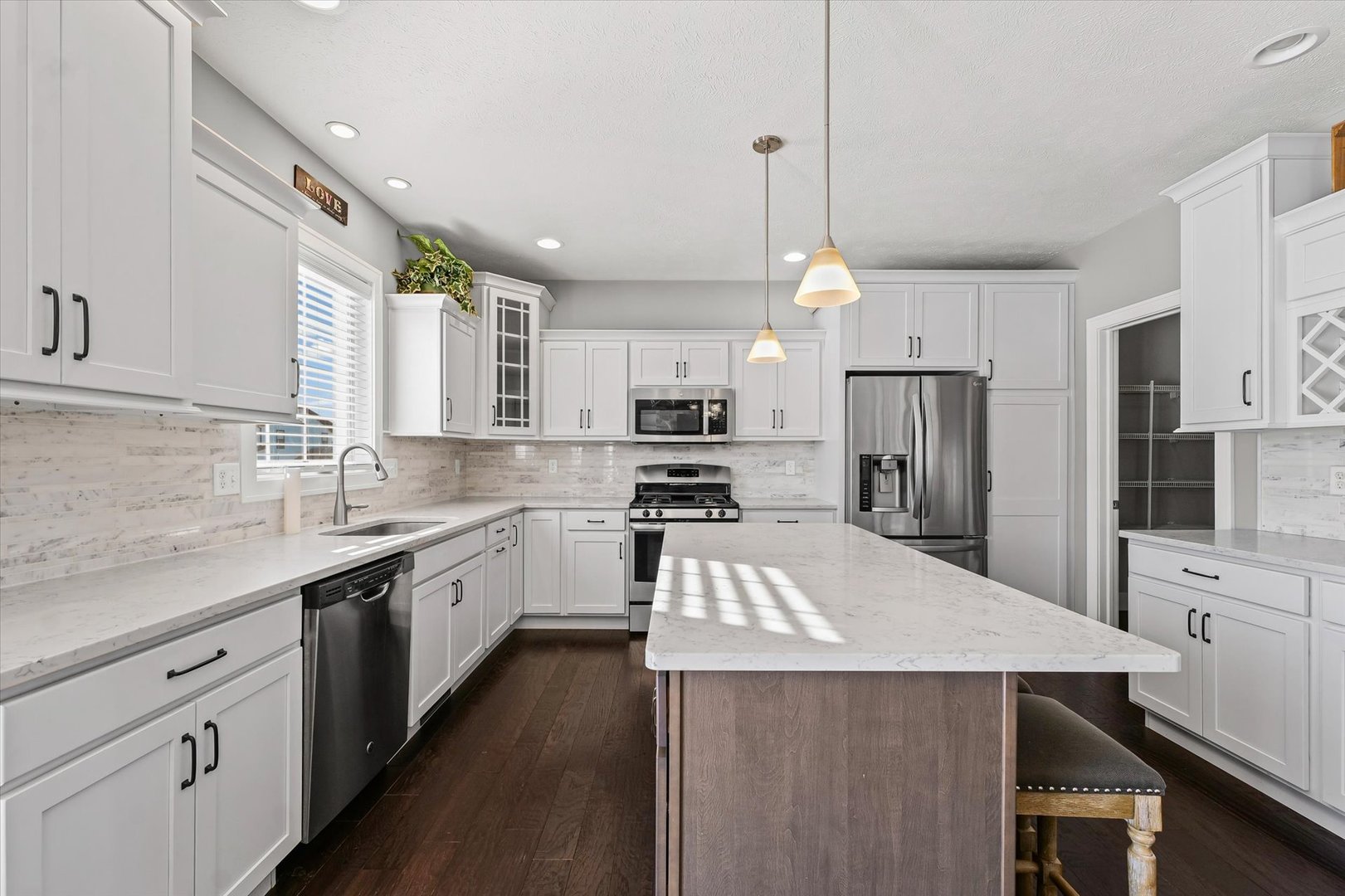 701 East Country Ridge Drive Mahomet, IL 61853 - Photo 9 of 38