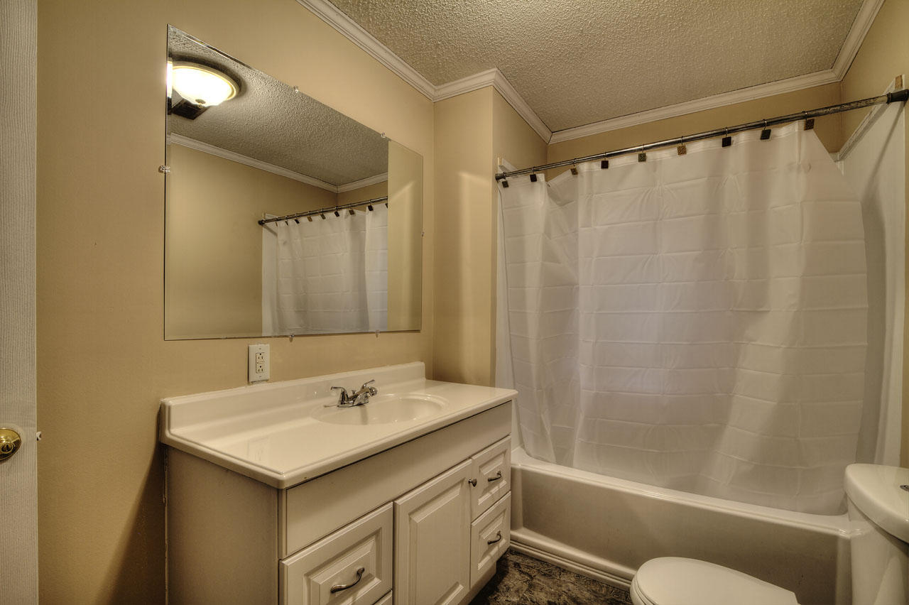 3123 Miller Road Powell, TN 37849 - Photo 12 of 28 1st Full Bathroom