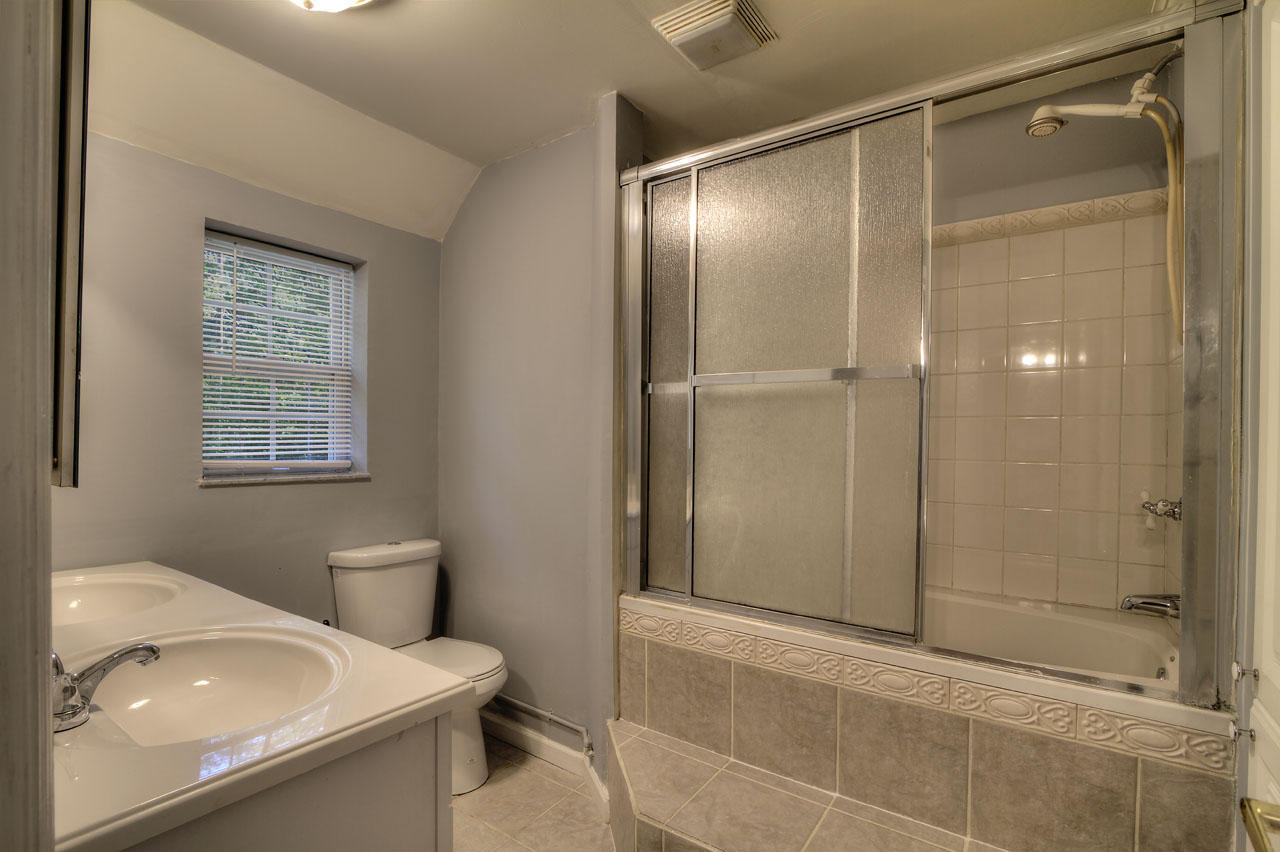 3123 Miller Road Powell, TN 37849 - Photo 22 of 28 2nd Full Bathroom