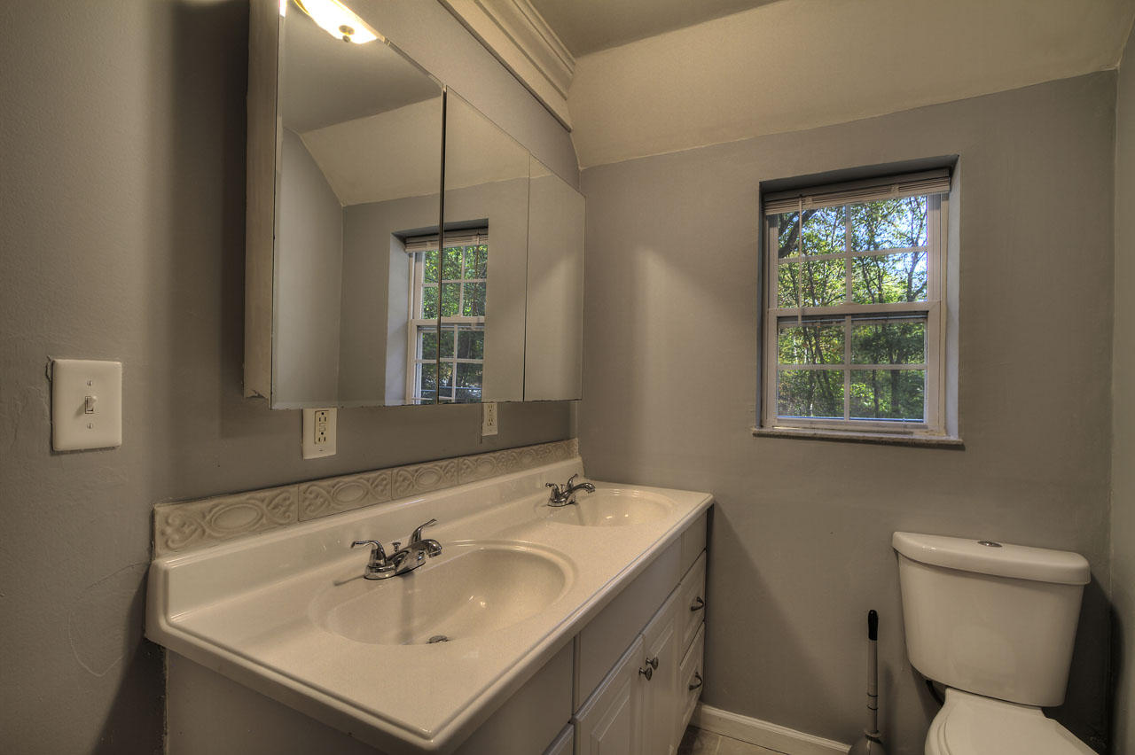 3123 Miller Road Powell, TN 37849 - Photo 23 of 28 Duel Vanity & new toilet