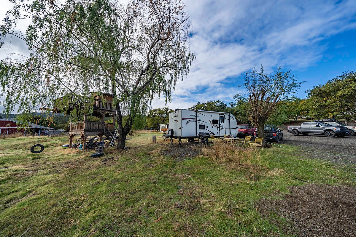 4125 East Antelope Road Eagle Point, OR 97524 - Photo 9 of 32 DSC00117