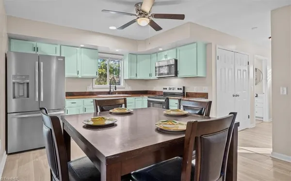 $284,900 | 7489 Riverside Road, Seagrove, NC 27341