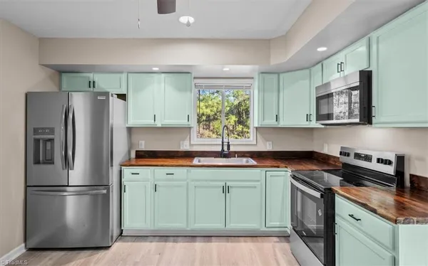 $284,900 | 7489 Riverside Road, Seagrove, NC 27341