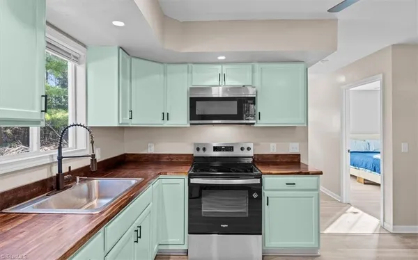 $284,900 | 7489 Riverside Road, Seagrove, NC 27341