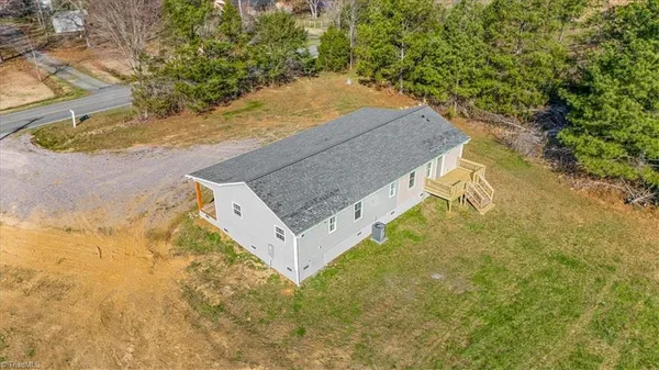 $284,900 | 7489 Riverside Road, Seagrove, NC 27341