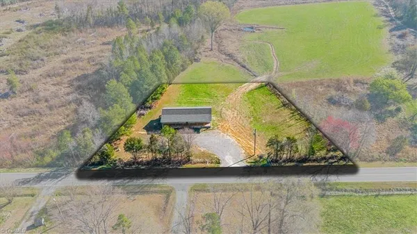 $284,900 | 7489 Riverside Road, Seagrove, NC 27341