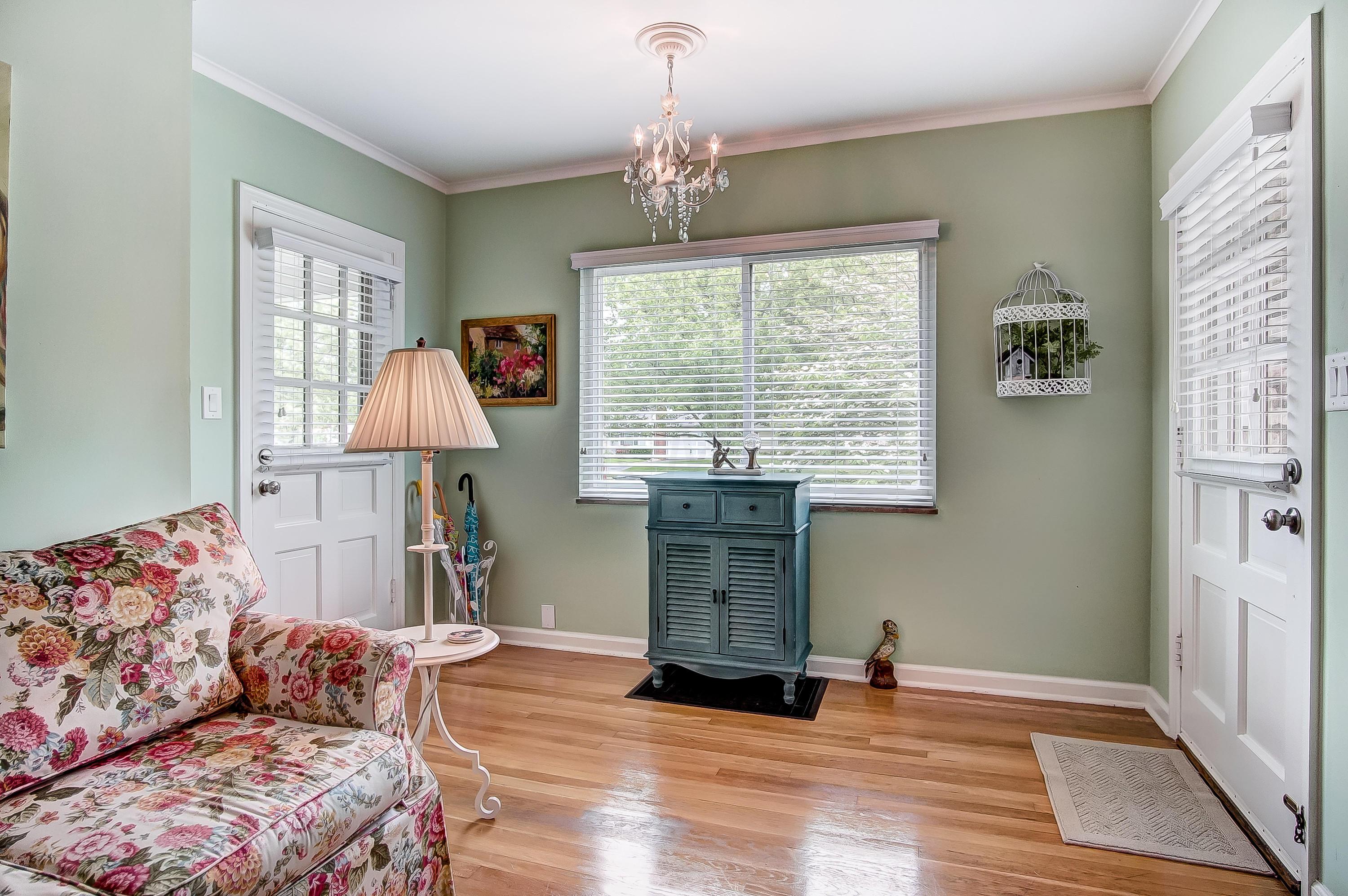 2073 Zollinger Road Columbus, OH 43221 - Photo 3 of 24 Living Room