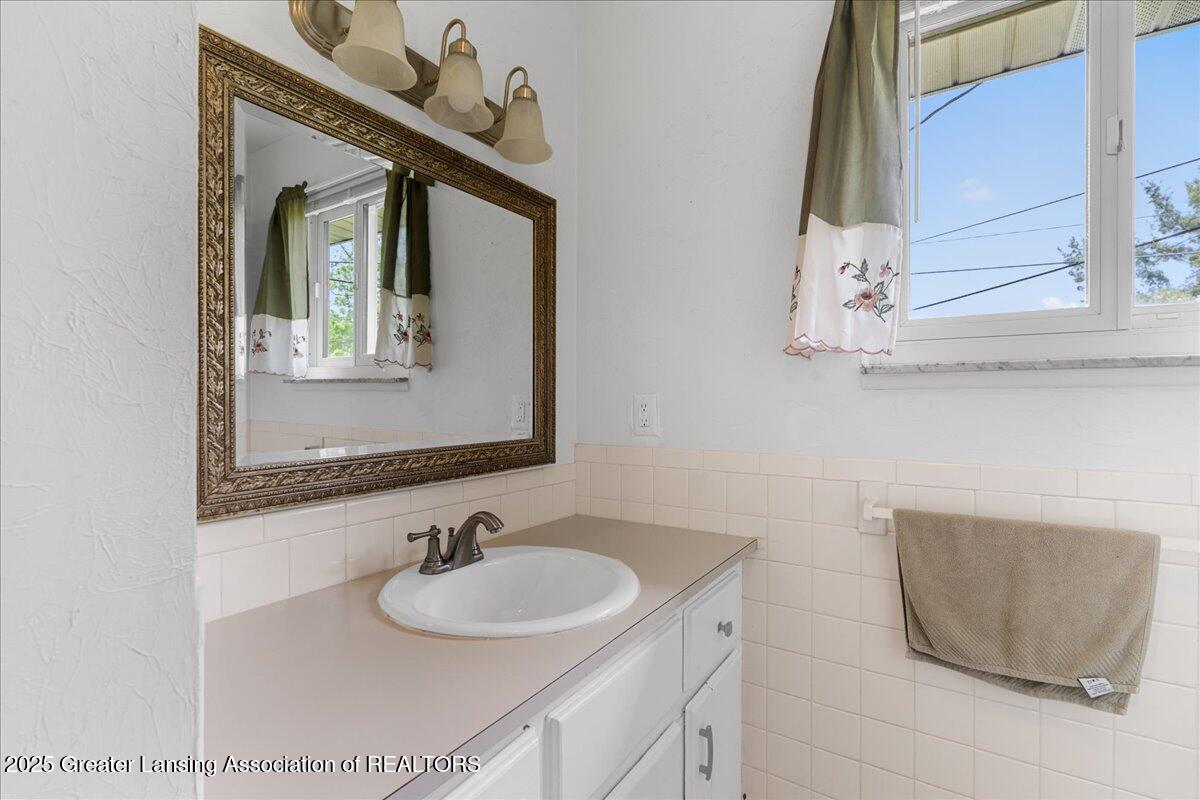 1941 South Royston Road Eaton Rapids, MI 48827 - Photo 24 of 38 16-Media Jett - 26